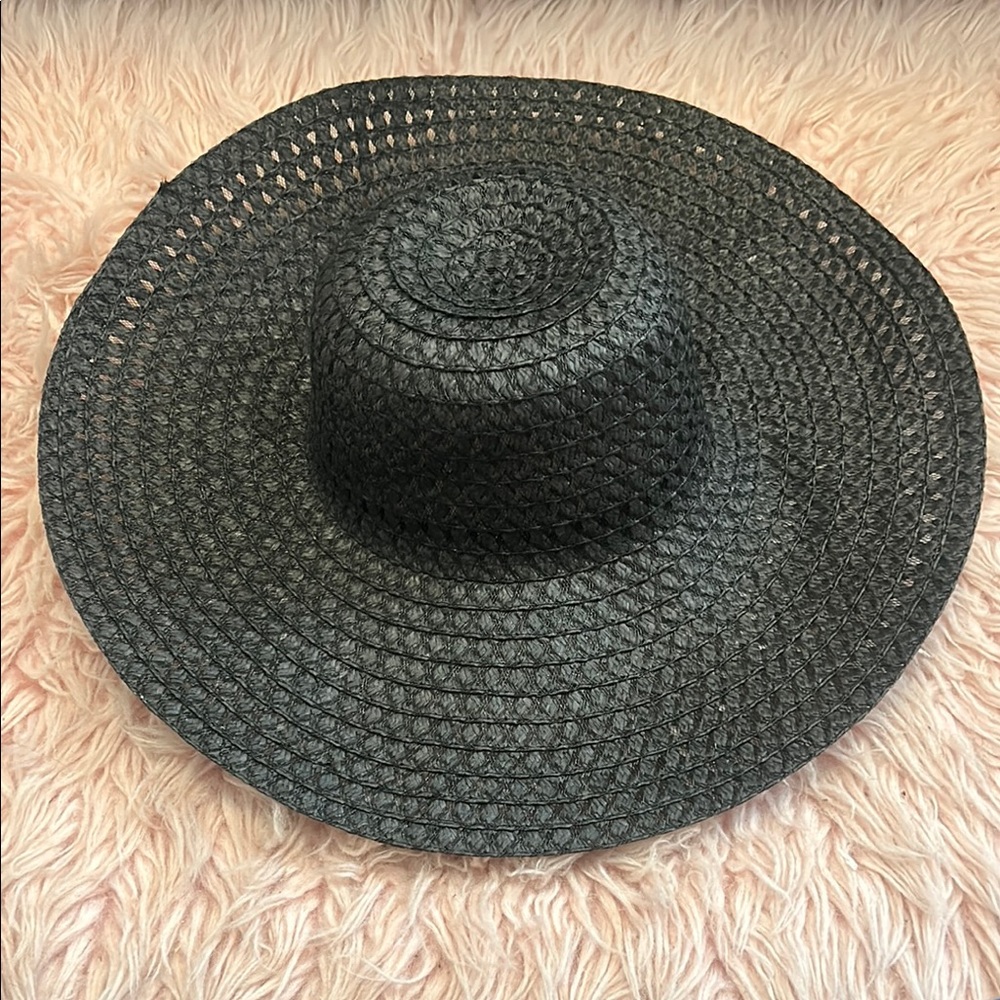 Sophisticated Black Wide-Brim Hat for Timeless Style